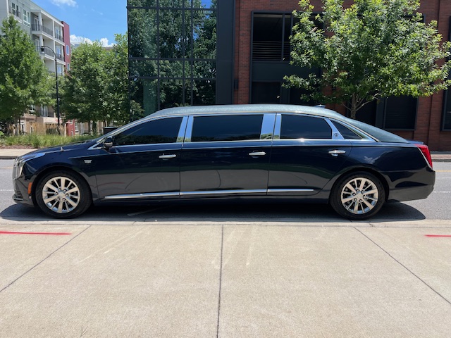 2019 S&S Raised Roof Cadillac Limouisne