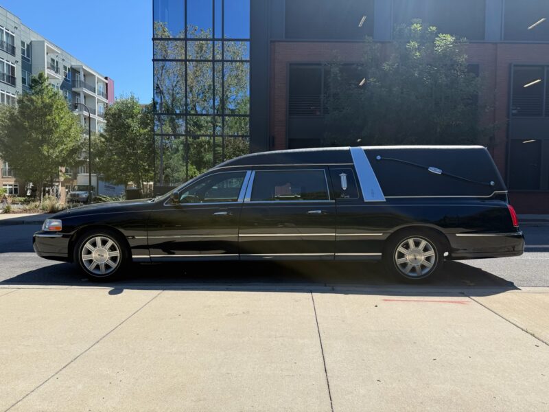 2010 Lincoln Eagle Kingsley Hearse